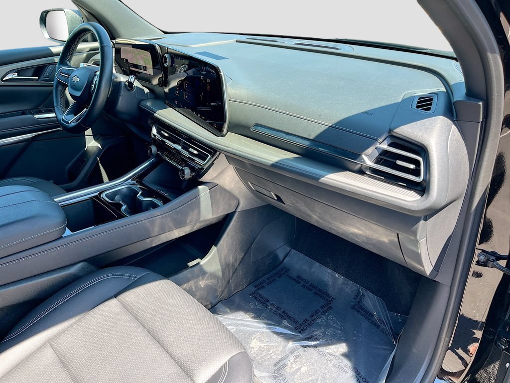 Used 2025 Chevrolet Traverse LT FWD image 34