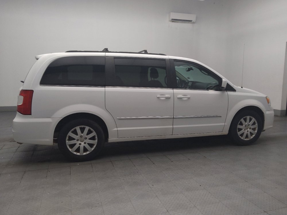 Used 2016 Chrysler Town & Country Touring FWD image 10