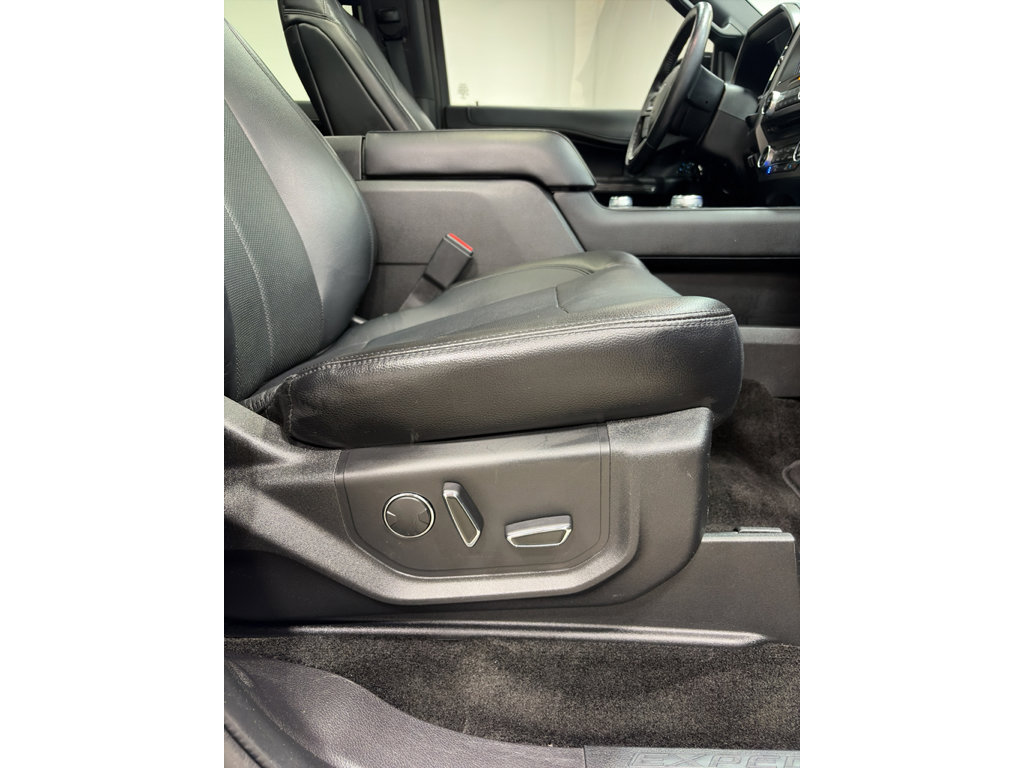 Used 2018 Ford Expedition XLT w/ Equipment Group 202A AWD/4WD image 34