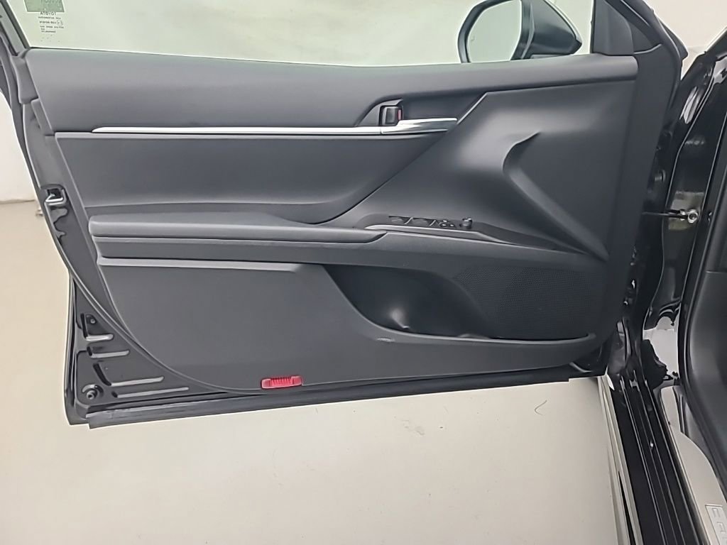 Used 2023 Toyota Camry SE w/ Cold Weather Package image 23