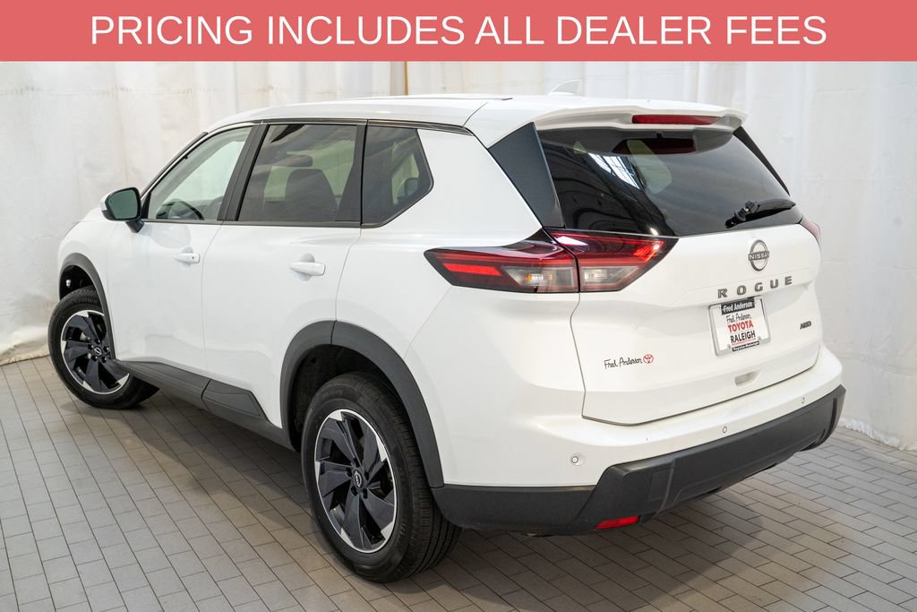Used 2025 Nissan Rogue SV AWD/4WD image 3