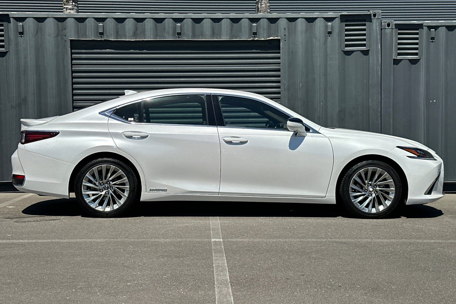 Used 2019 Lexus ES 300h Ultra Luxury w/ Accessory Package 2 FWD image 9