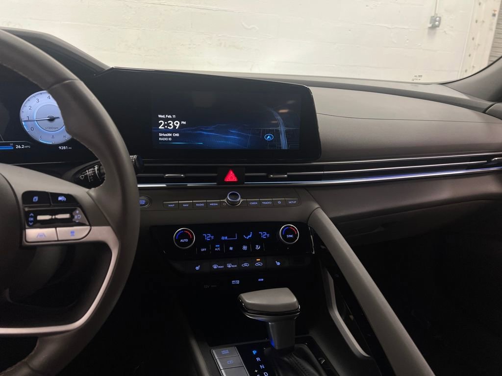 Used 2025 Hyundai Elantra SEL image 19