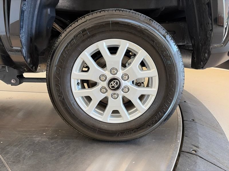 Used 2025 Toyota Tacoma SR5 AWD/4WD image 34