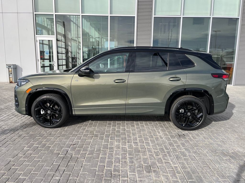 New 2026 Volkswagen Tiguan SE R-Line image 2