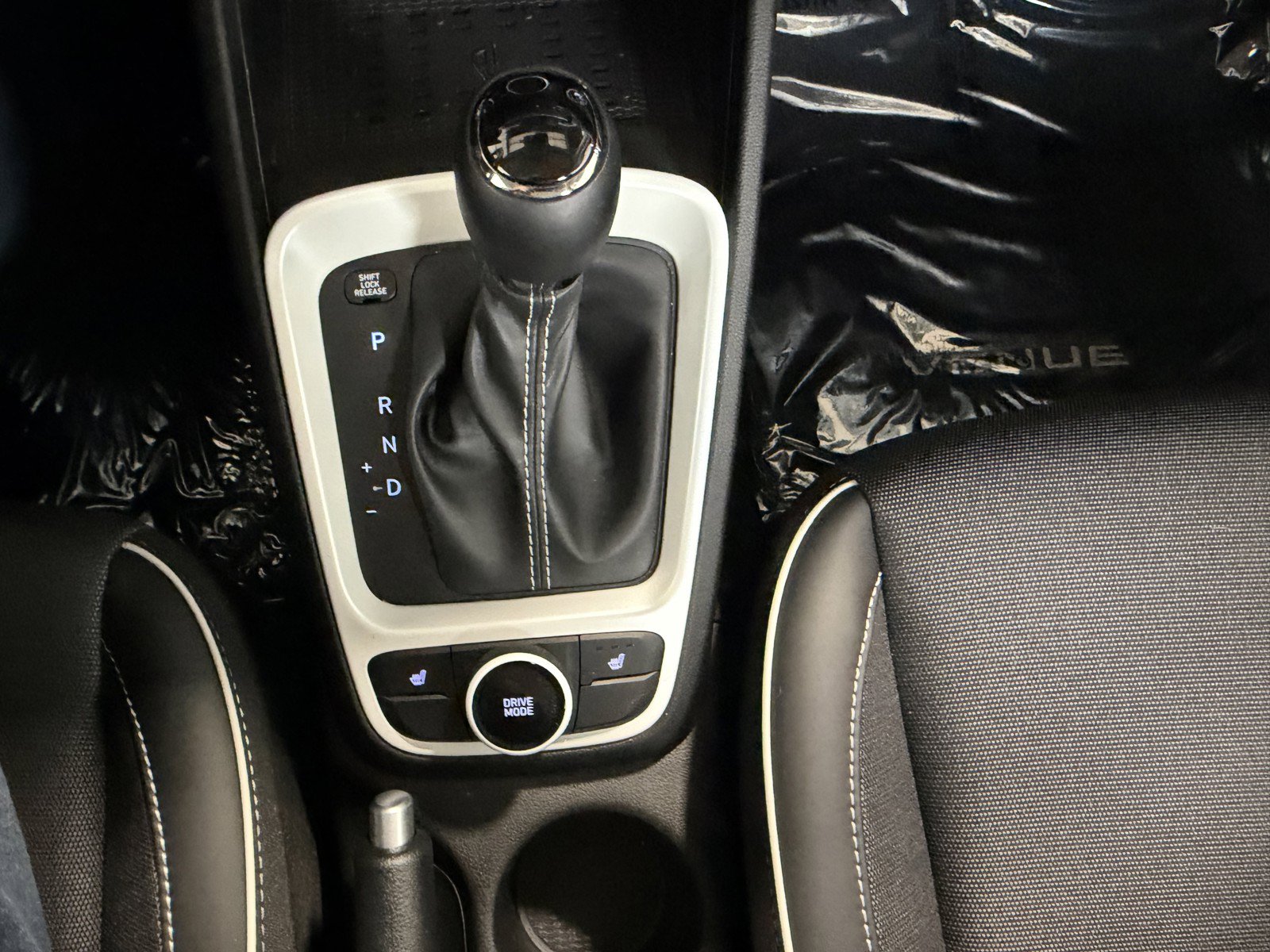 Used 2025 Hyundai Venue Limited FWD image 18