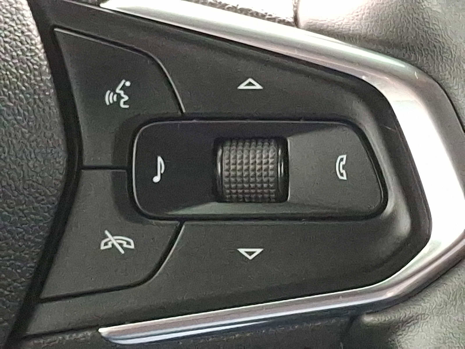 Certified 2024 Chevrolet Trax LT w/ Driver Confidence Package image 21