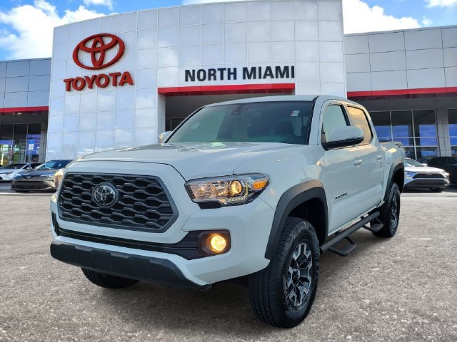 Used 2023 Toyota Tacoma TRD Off-Road w/ Technology Package AWD/4WD image 2