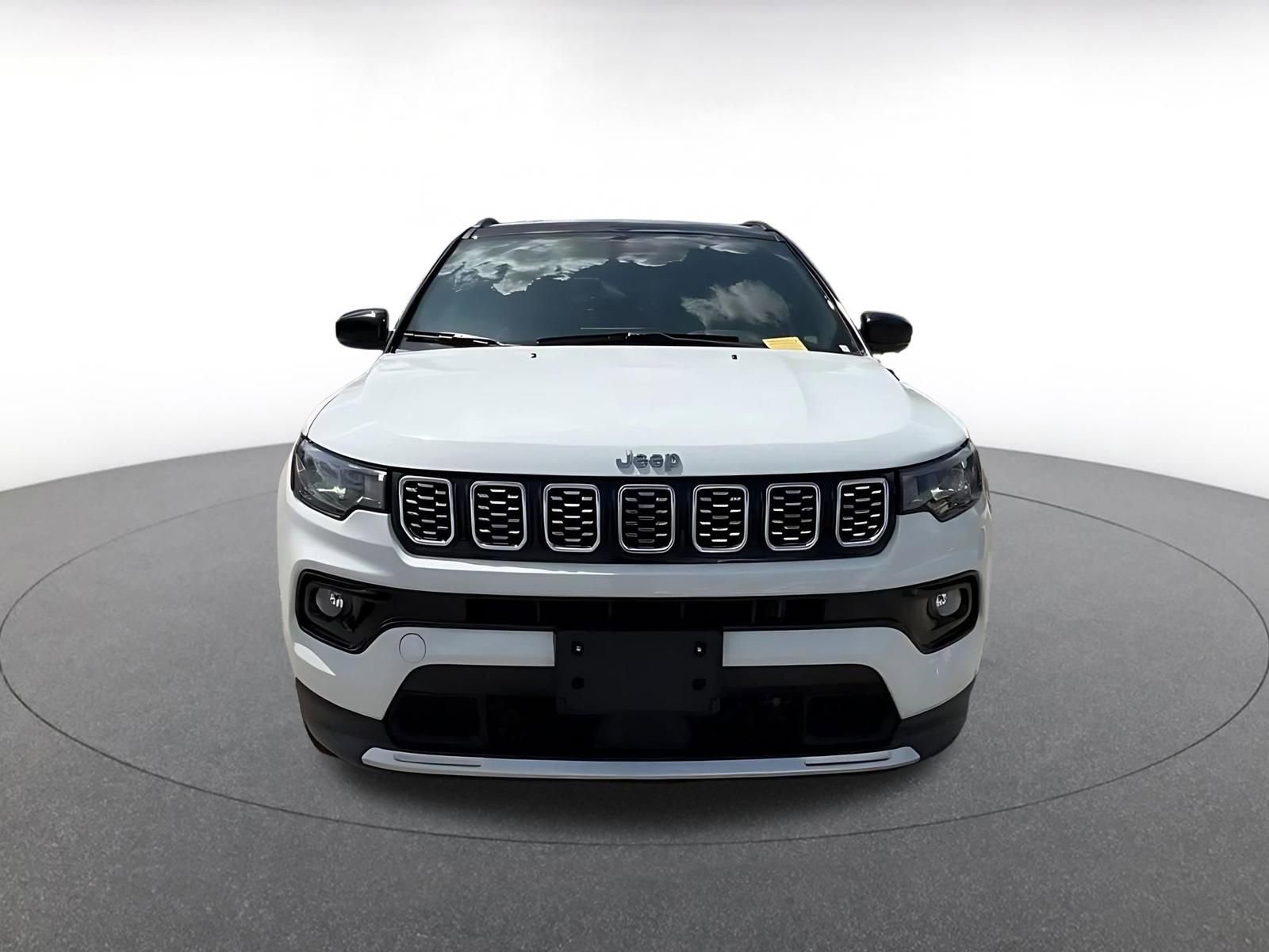 Used 2025 Jeep Compass Limited AWD/4WD image 4