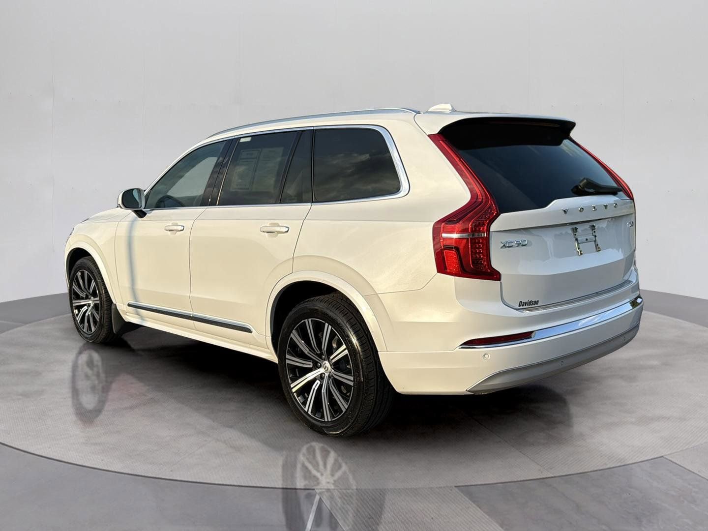 Used 2022 Volvo XC90 T6 Inscription w/ Climate Package image 3