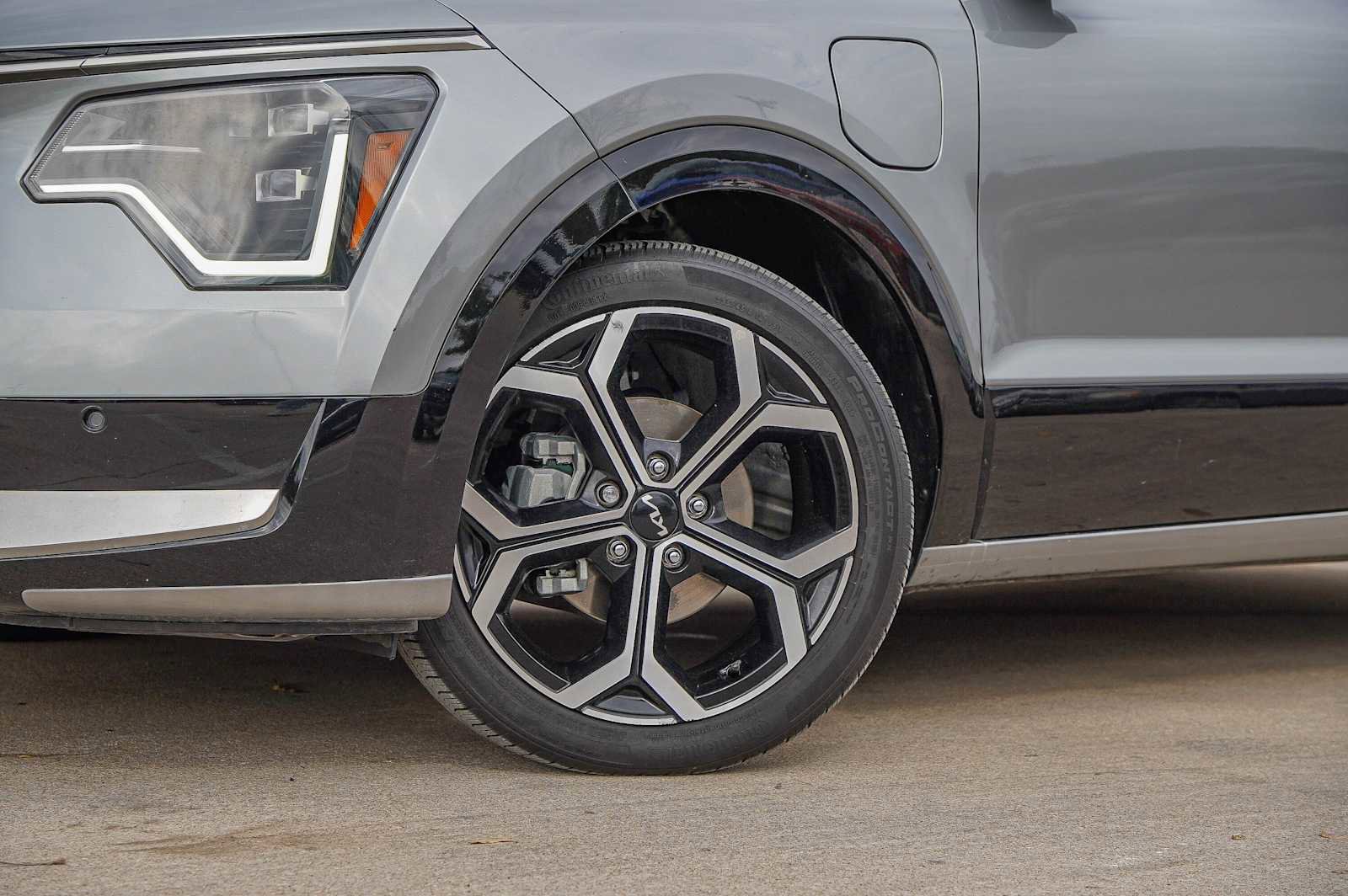 Certified 2024 Kia Niro SX Touring image 2