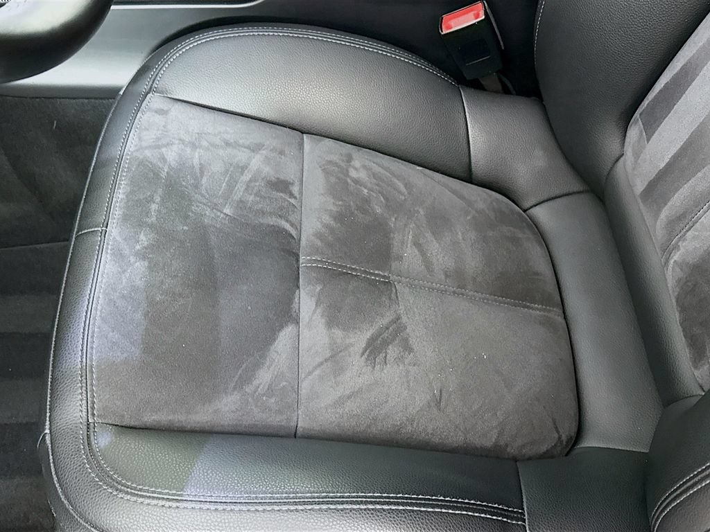 Certified 2018 Porsche Macan Sport Edition AWD/4WD image 20