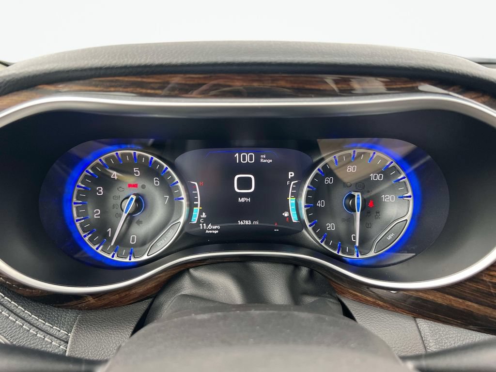 Used 2023 Chrysler Pacifica Limited FWD image 27