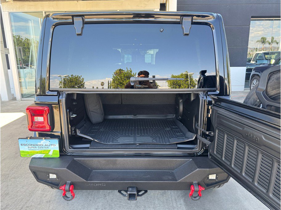 Used 2023 Jeep Wrangler Unlimited Sahara w/ Cold Weather Group AWD/4WD image 26
