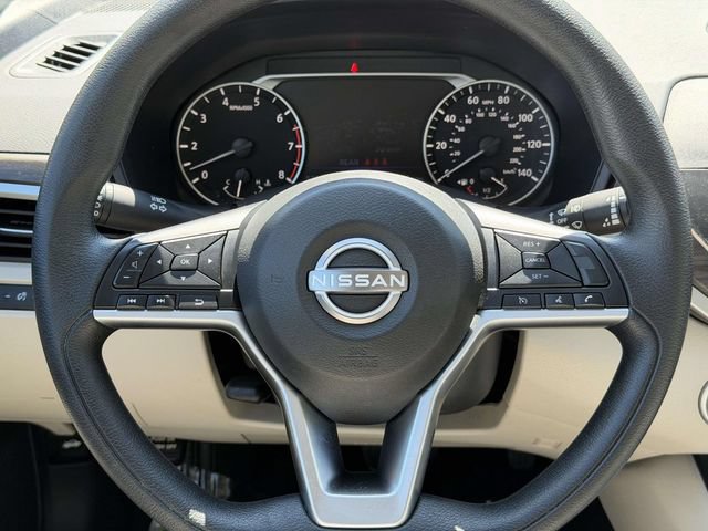 Used 2025 Nissan Altima 2.5 SV FWD image 19