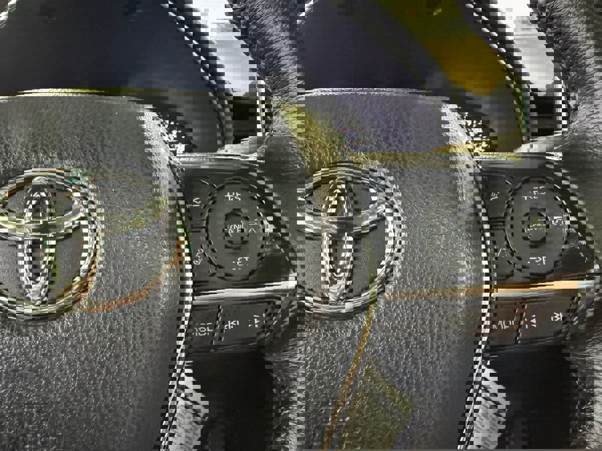 Used 2022 Toyota Avalon XLE image 13