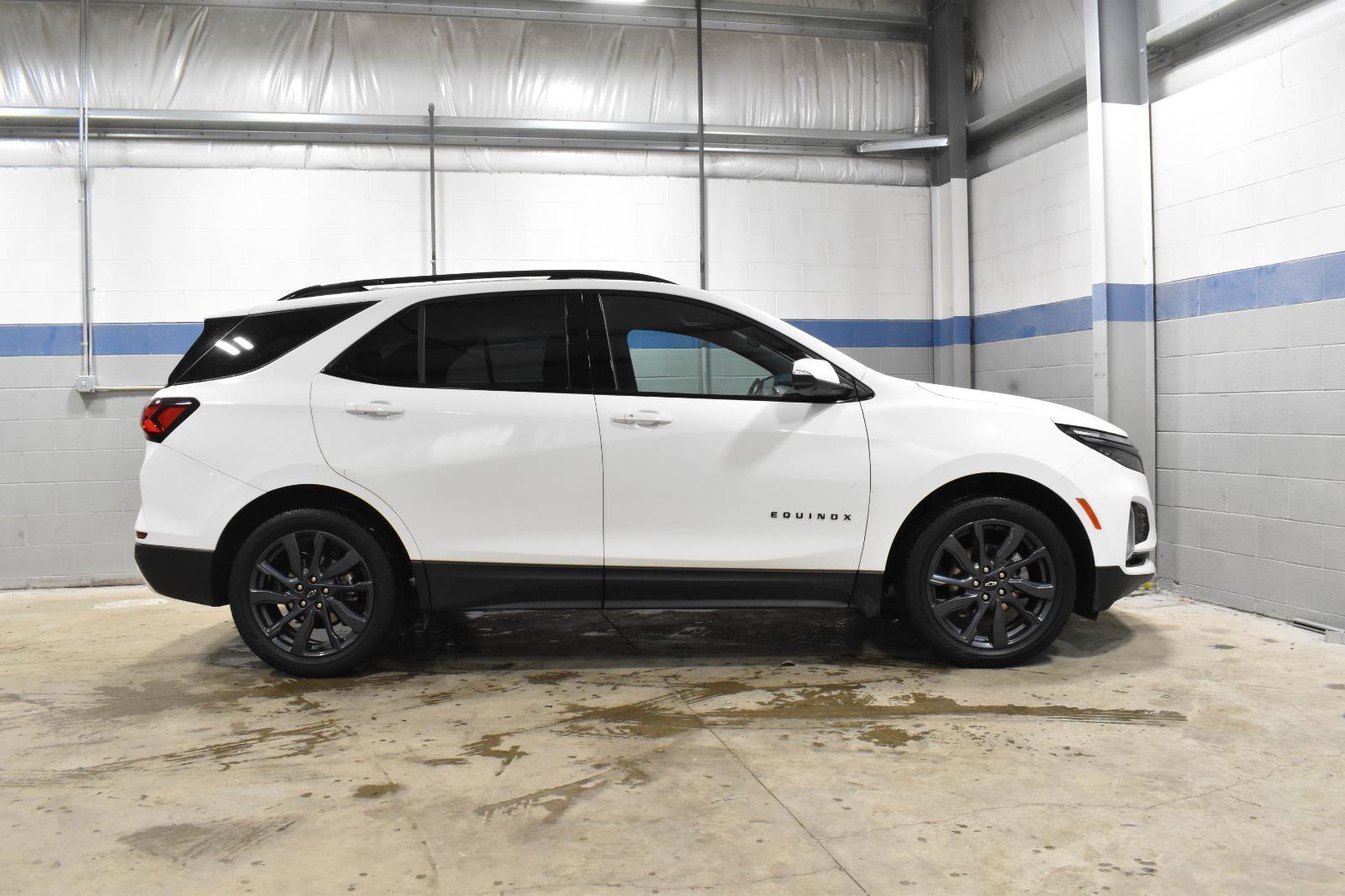 Used 2022 Chevrolet Equinox RS w/ RS Leather Package image 29