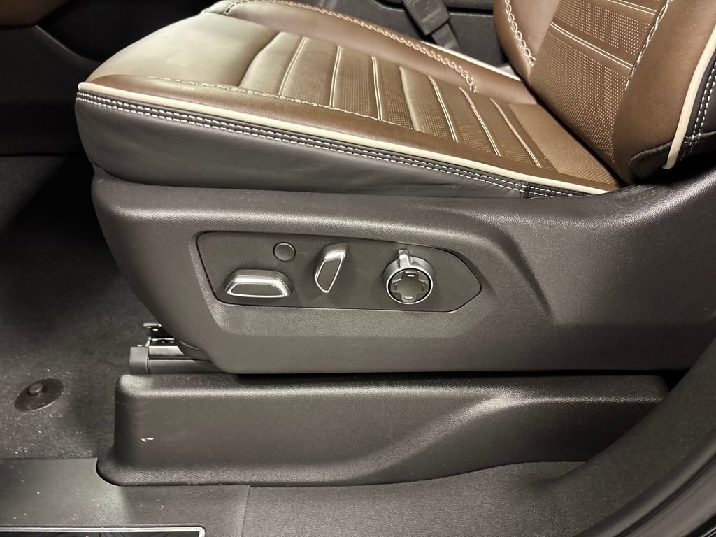 Used 2025 GMC Yukon Denali Ultimate w/ LPO, Floor Liner Package image 26