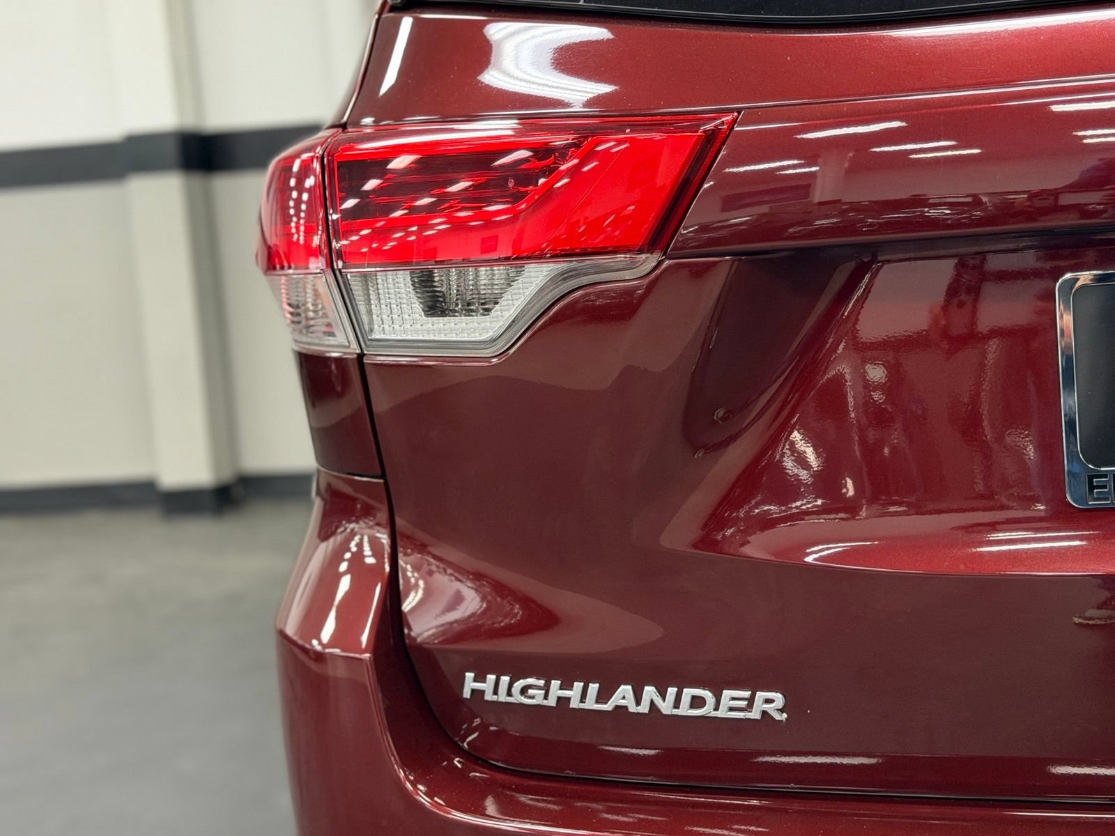 Used 2017 Toyota Highlander XLE AWD/4WD image 14