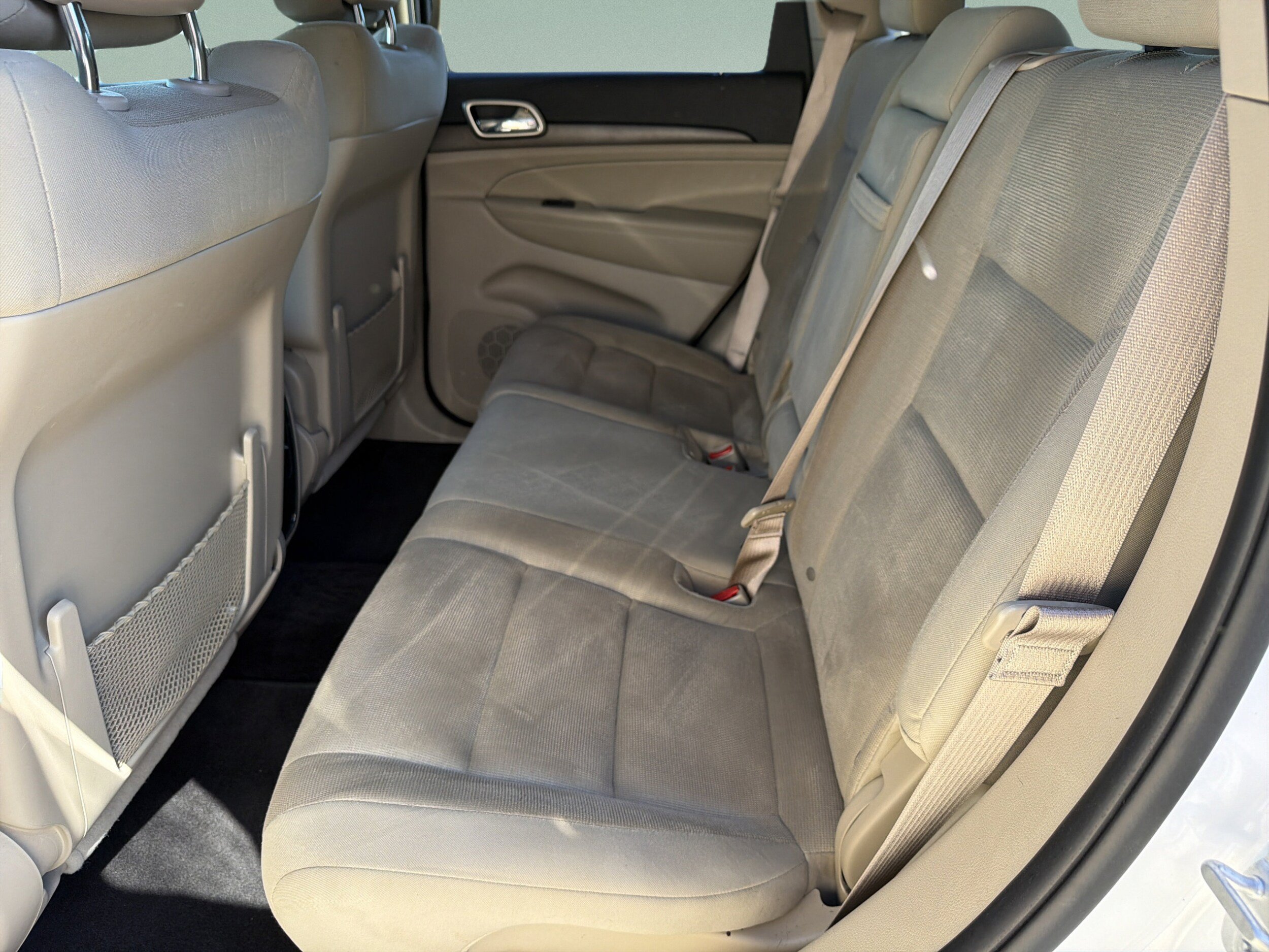 Used 2017 Jeep Grand Cherokee Laredo RWD image 24