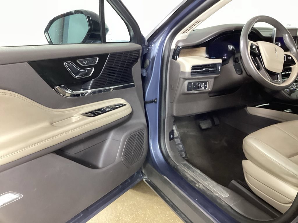 Used 2022 Lincoln Corsair Reserve w/ Equipment Group 201A AWD/4WD image 9