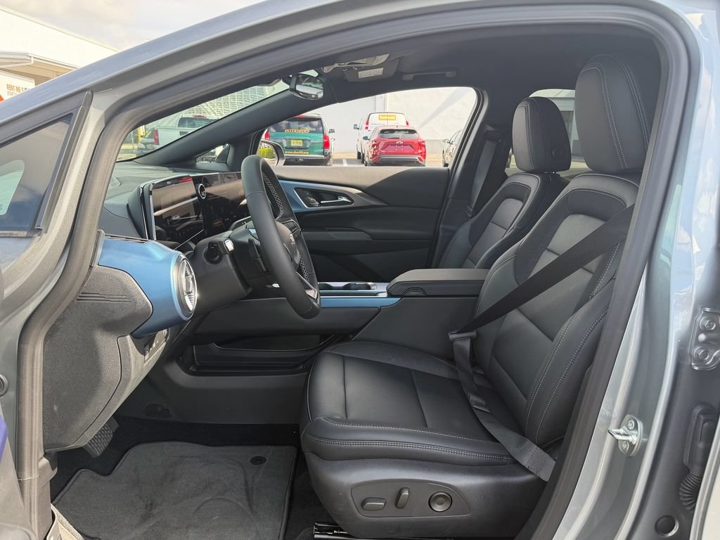 New 2026 Chevrolet Equinox EV LT w/ LPO, Blackout Package AWD/4WD image 5