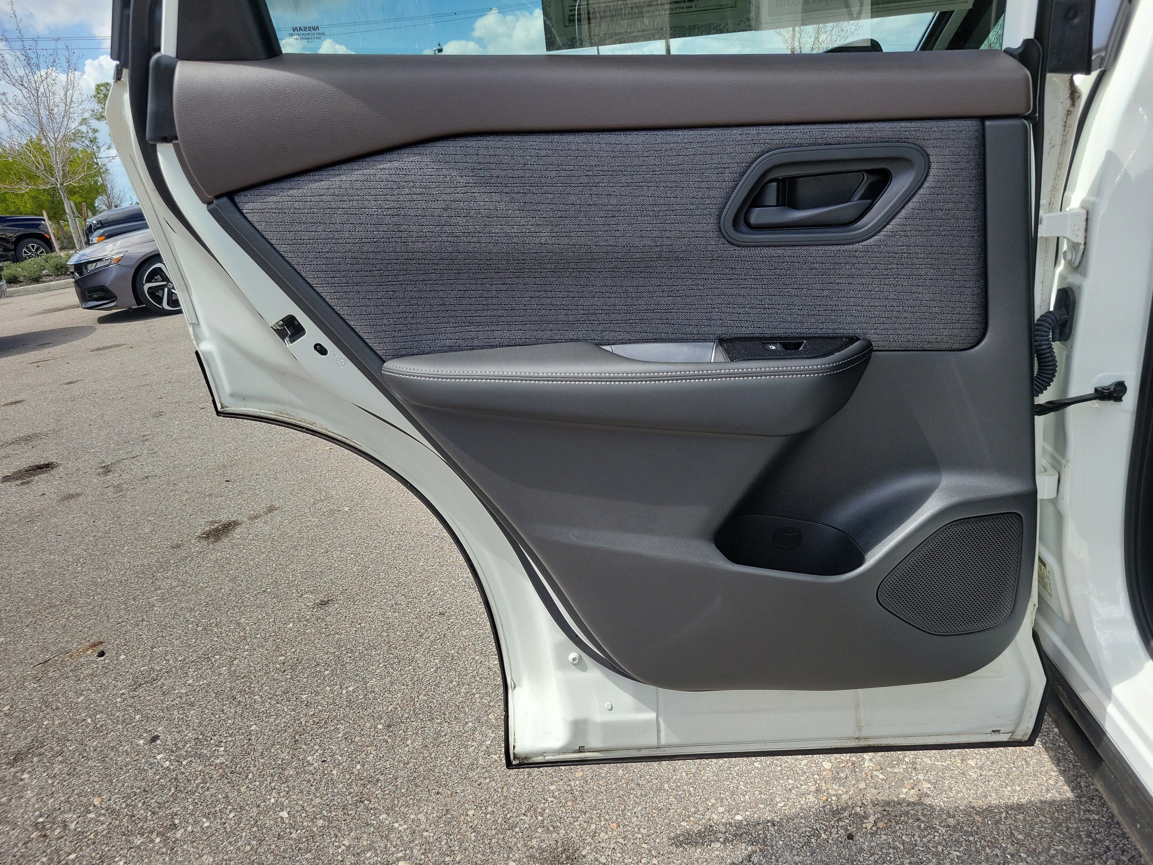 Used 2022 Nissan Rogue S image 12