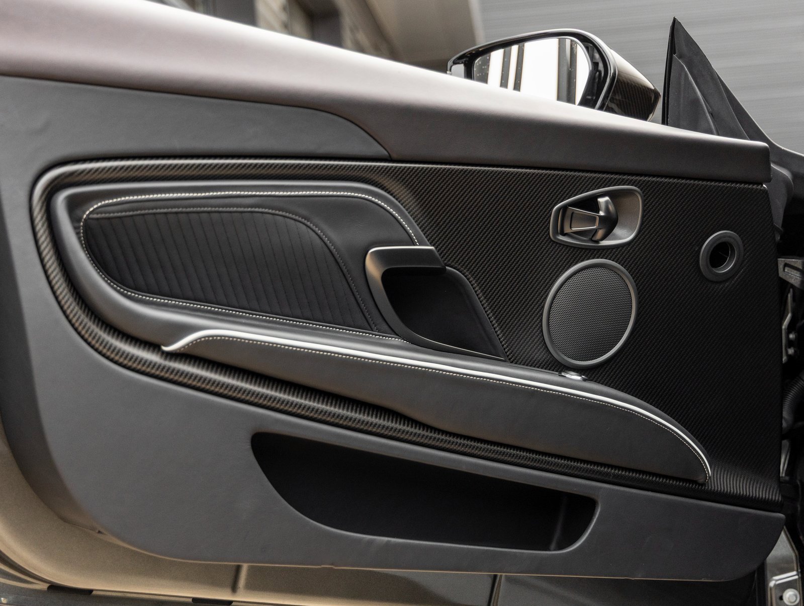 Used 2023 Aston Martin DBS Coupe image 21