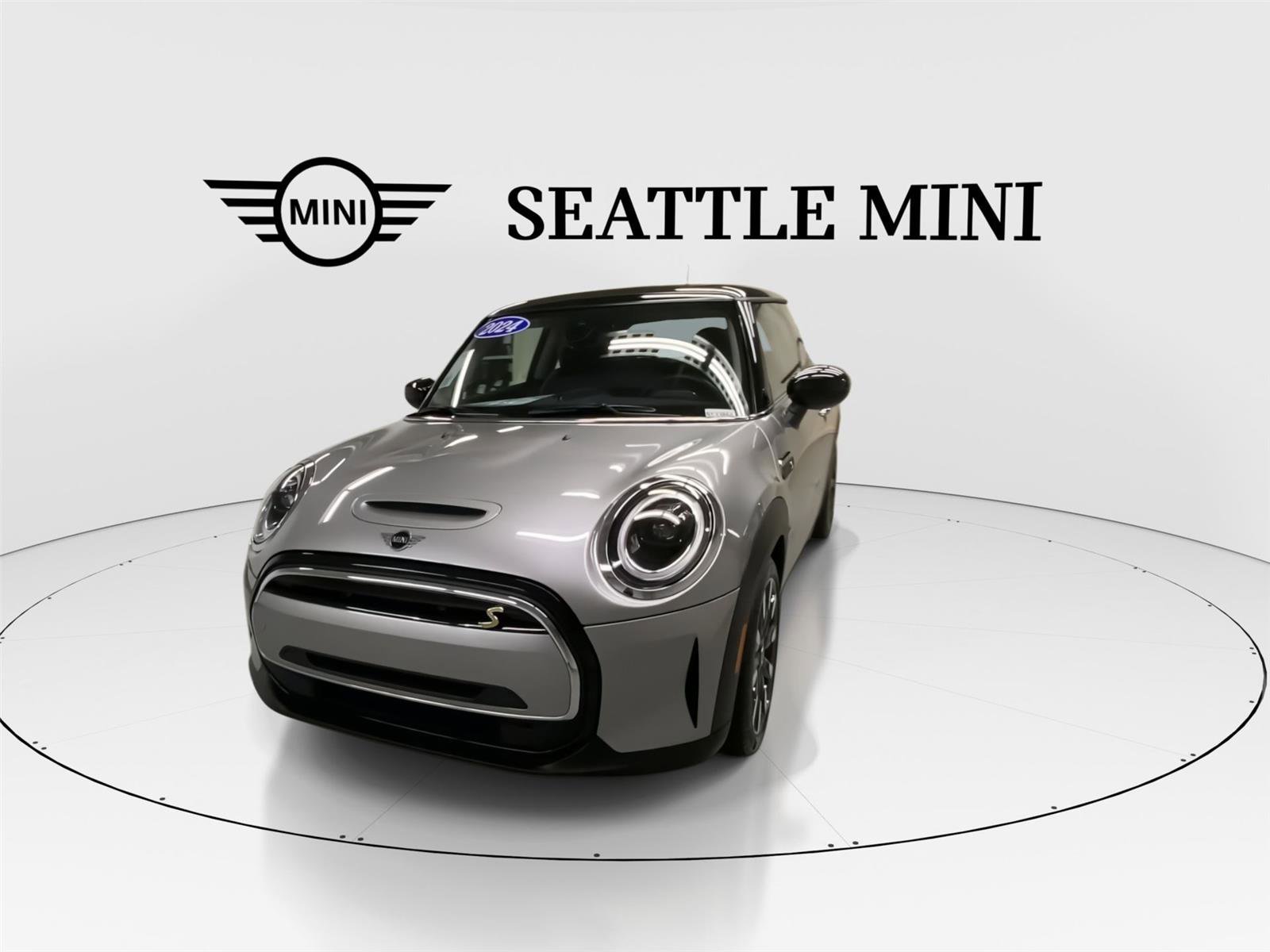 Certified 2024 MINI Cooper SE image 4