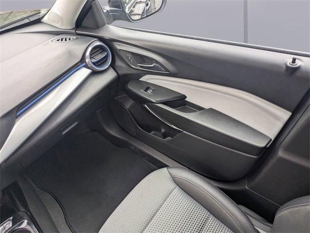 Used 2025 Chevrolet Trax LT w/ LT Convenience Package image 17