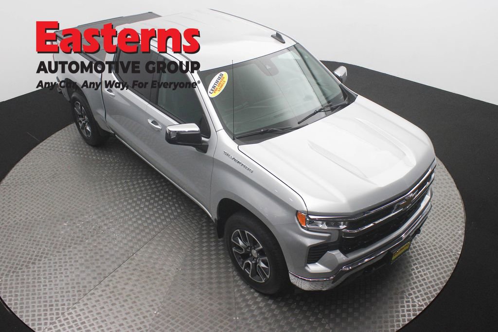 Used 2022 Chevrolet Silverado 1500 LT AWD/4WD image 3