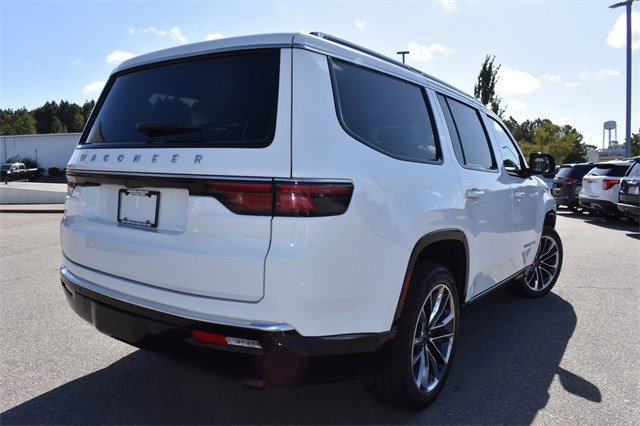 Used 2025 Jeep Wagoneer Series III w/ Premium Group I image 10