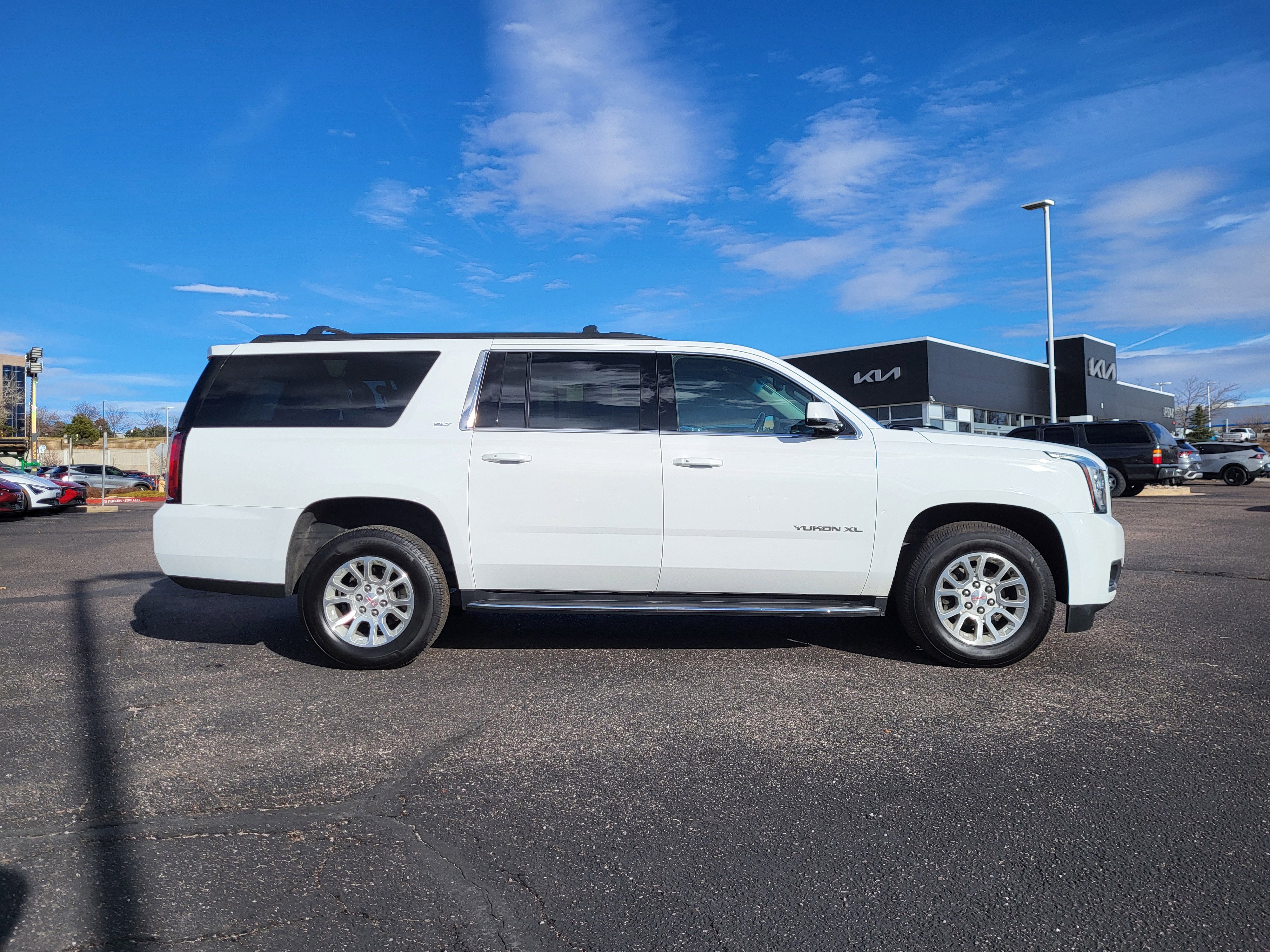 Used 2019 GMC Yukon XL SLT image 3