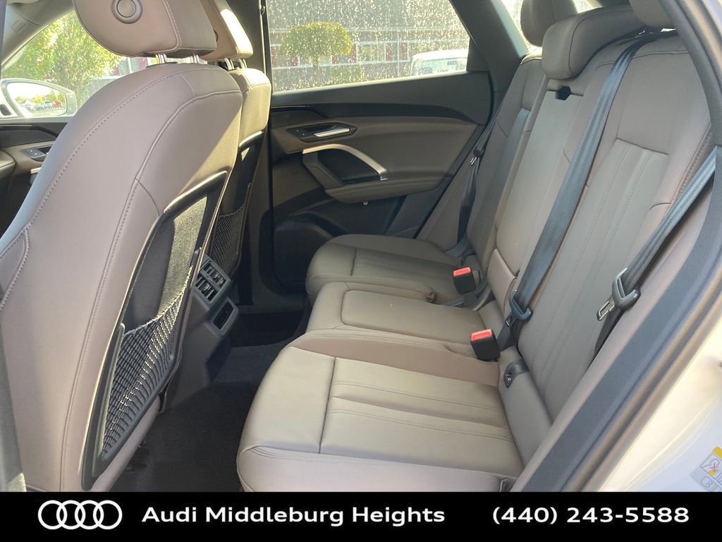 Used 2025 Audi Q5 Premium w/ Convenience Package image 28