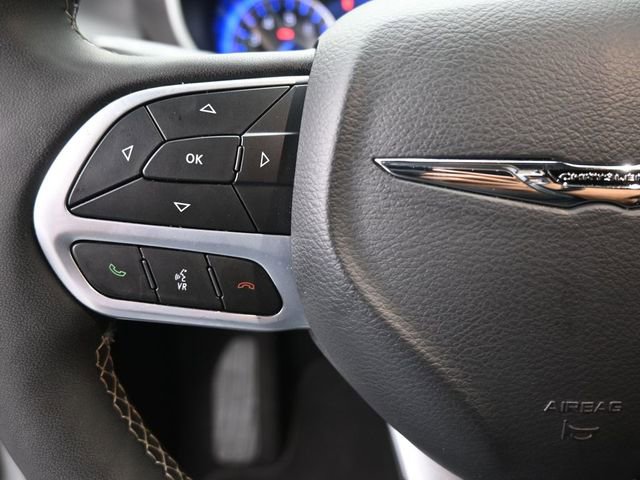 Used 2025 Chrysler Pacifica Select FWD image 2