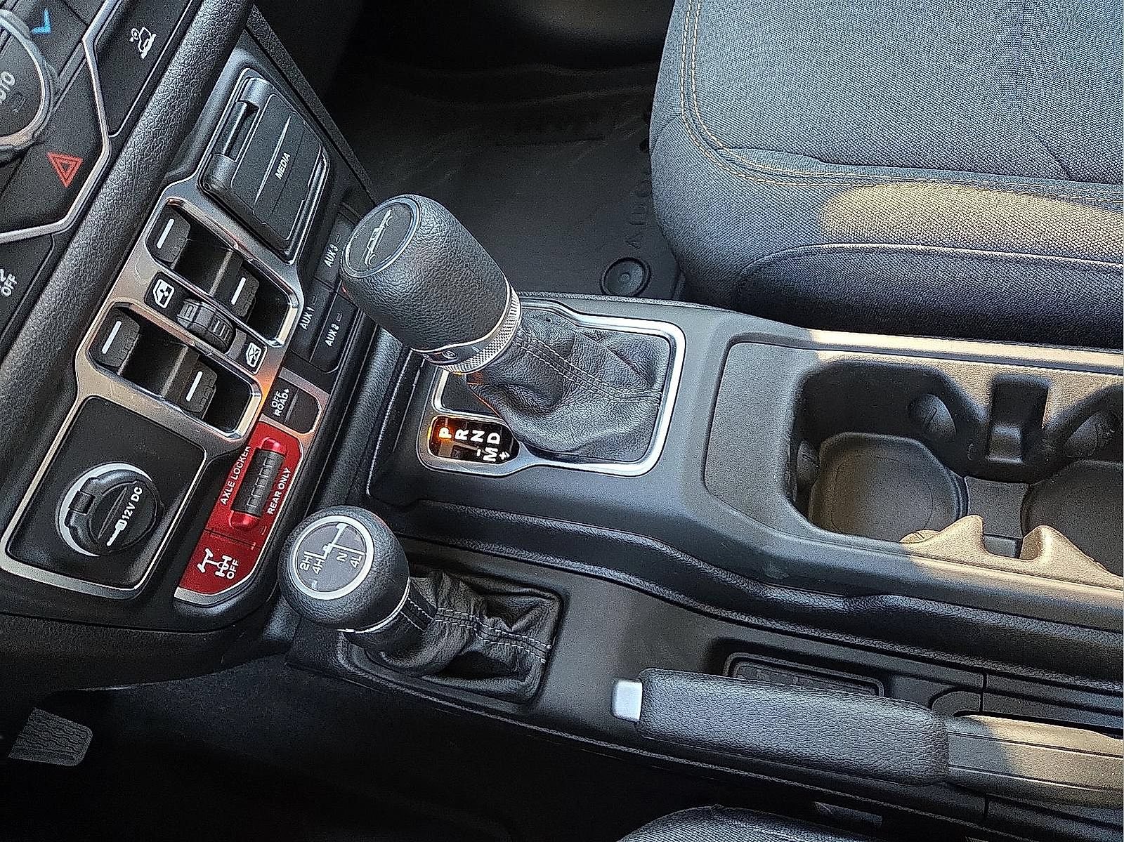 Used 2025 Jeep Gladiator Sport AWD/4WD image 25