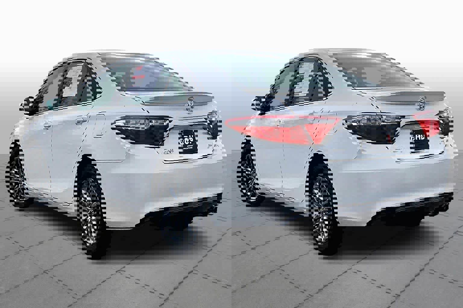 Used 2017 Toyota Camry SE image 11