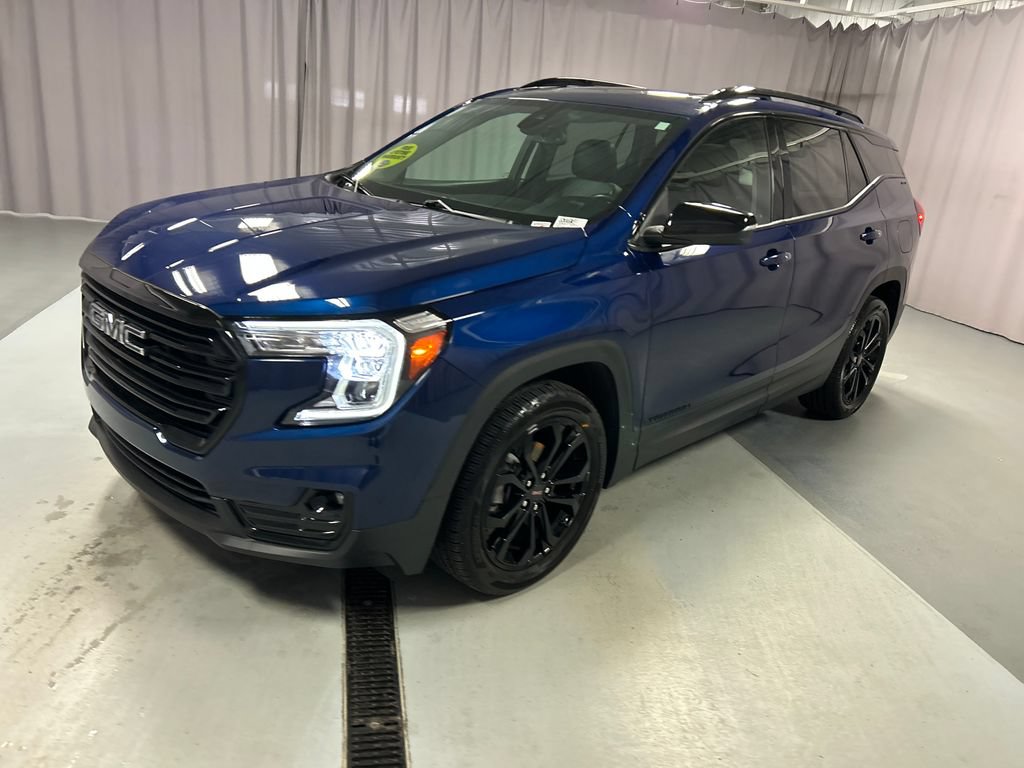 Used 2022 GMC Terrain SLT w/ Elevation Edition FWD video 3