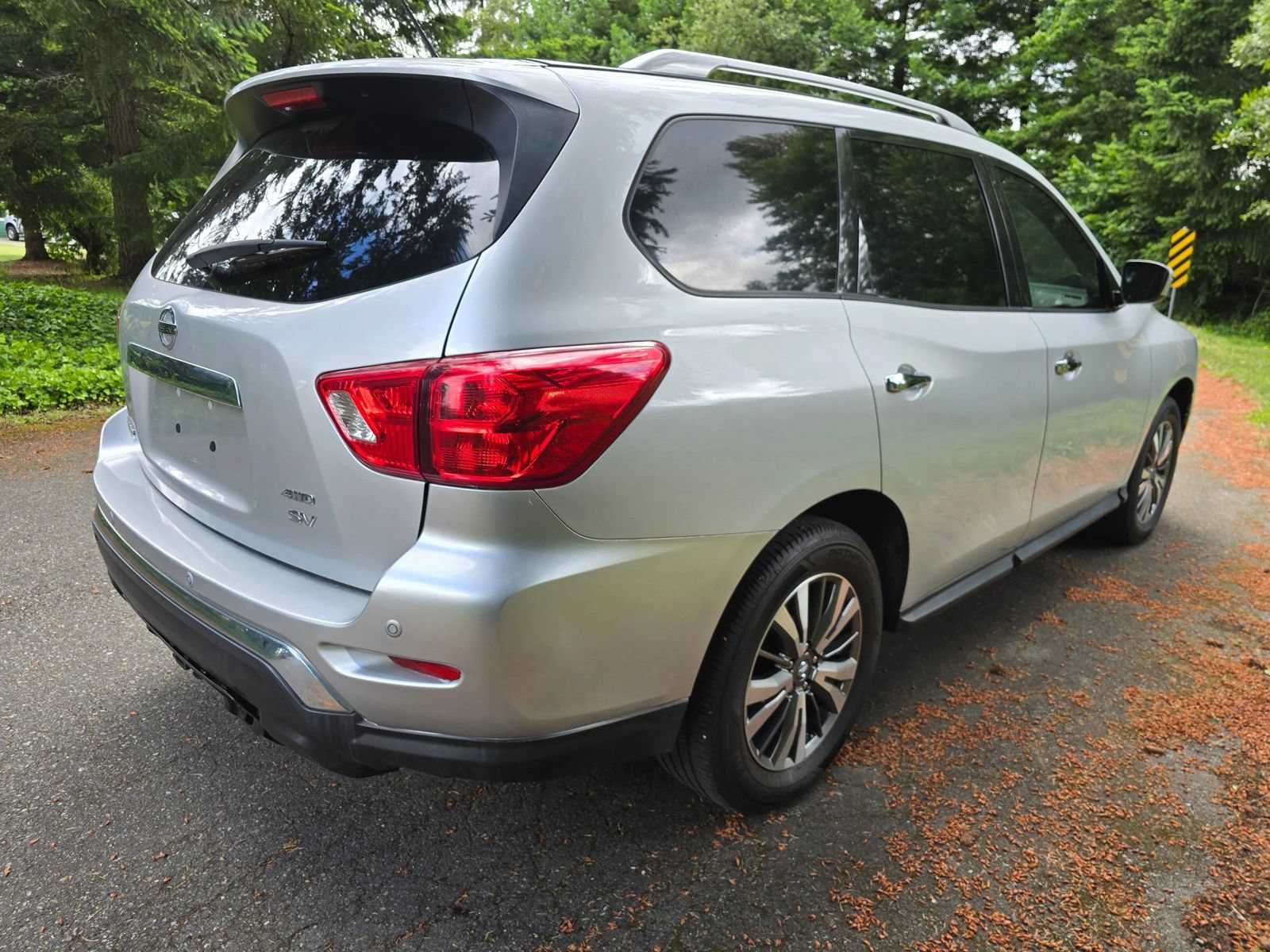 Used 2018 Nissan Pathfinder SV AWD/4WD image 6