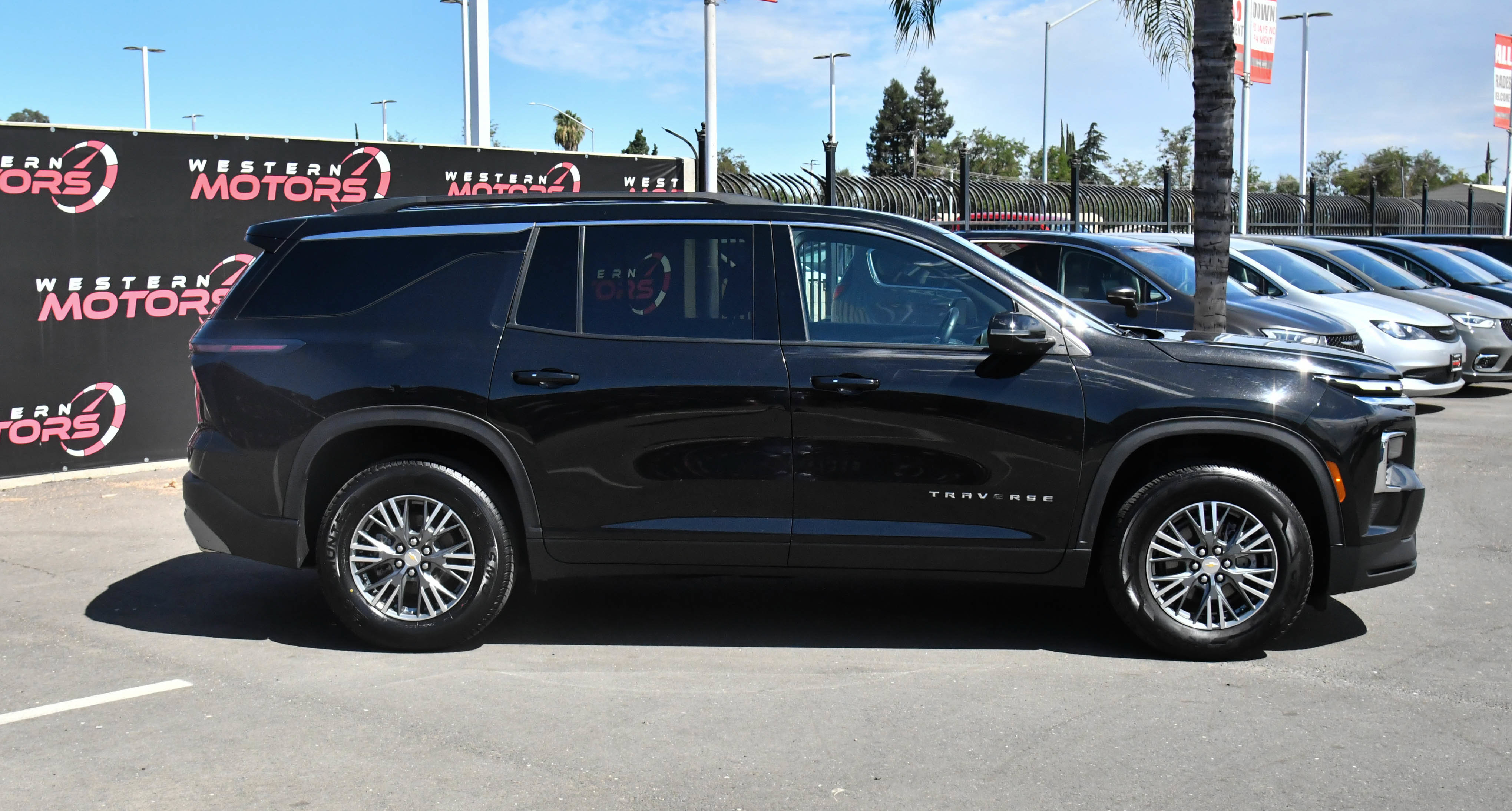 Used 2024 Chevrolet Traverse LT FWD image 9