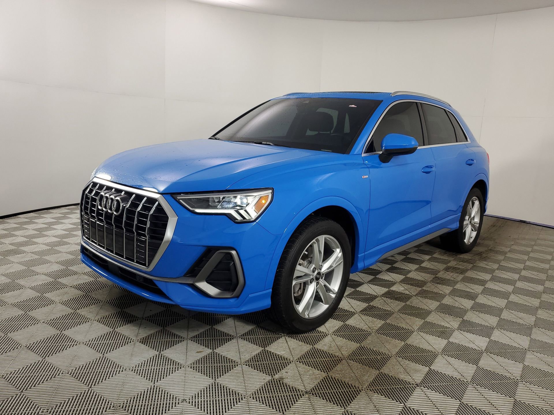 Certified 2022 Audi Q3 2.0T Premium Plus w/ Premium Plus Package image 4