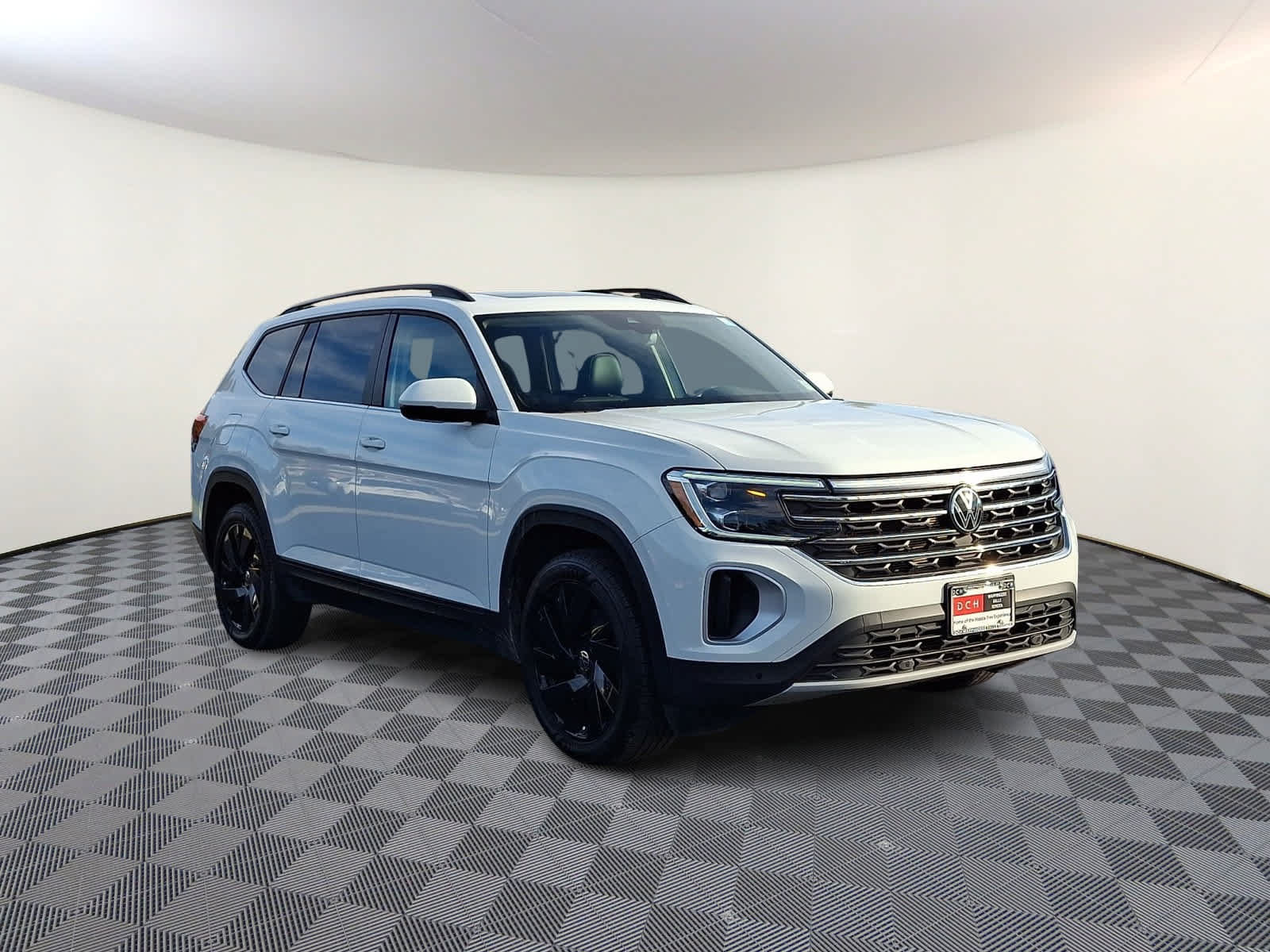 Used 2024 Volkswagen Atlas SE AWD/4WD image 4