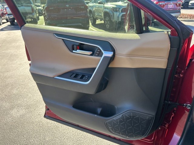 Used 2020 Toyota RAV4 Limited image 29