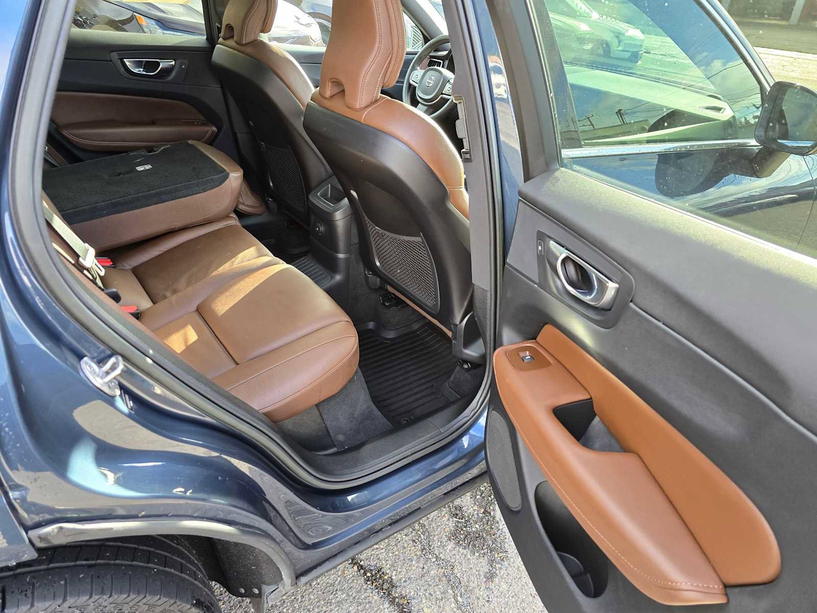 Certified 2023 Volvo XC60 T8 Plus image 13