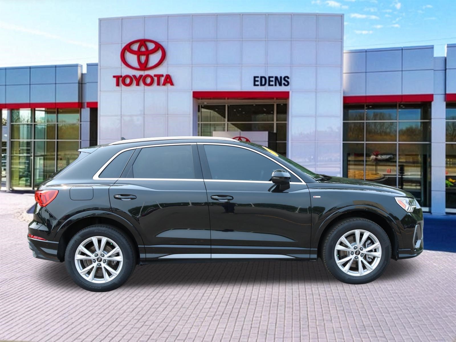 Used 2025 Audi Q3 2.0T Premium AWD/4WD image 2