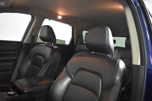 Used 2022 Nissan Pathfinder SL w/ SL Black Package AWD/4WD image 10
