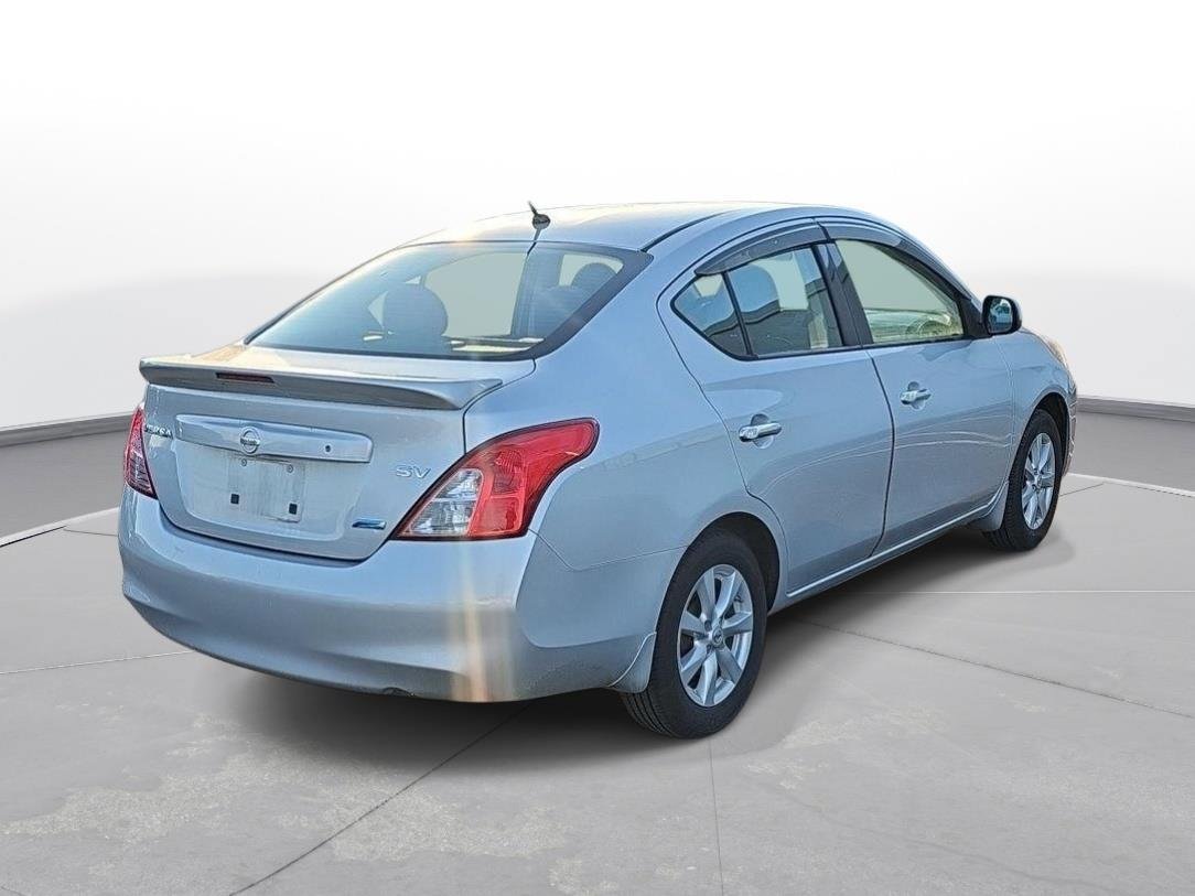 Used 2014 Nissan Versa SV w/ Convenience Package image 4