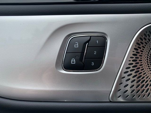 New 2025 Lincoln Nautilus Reserve image 16