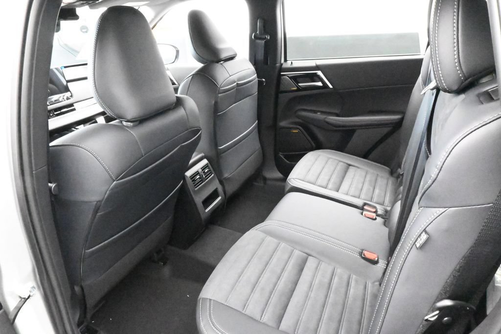 New 2026 Mitsubishi Outlander SE FWD image 40