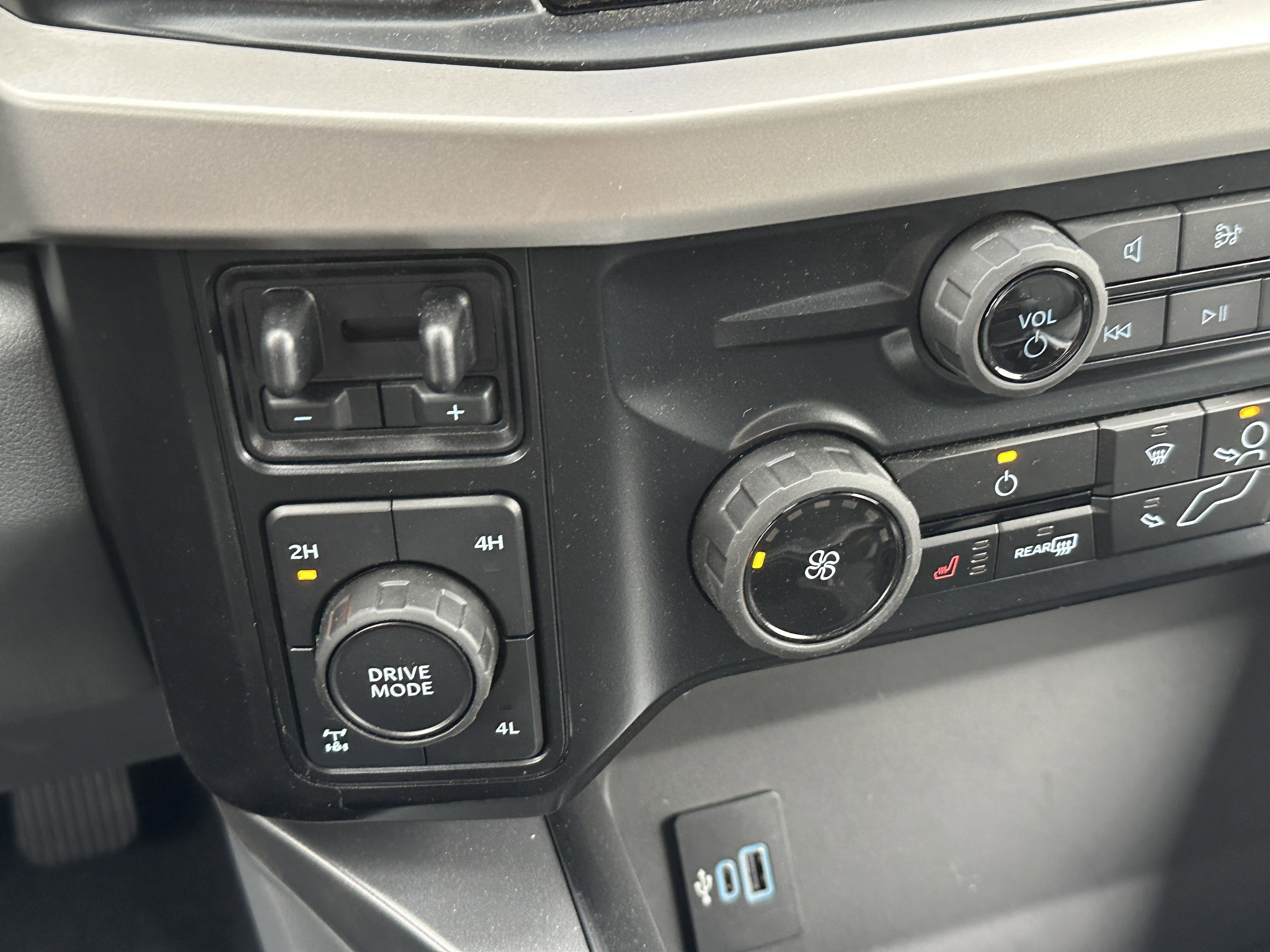 Used 2024 Ford F250 XLT w/ Black Appearance Package image 33